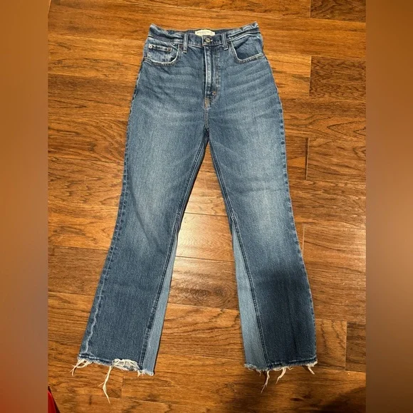 Abercrombie and Fitch Ultra High Rise Kick Flare jeans - Picture 3 of 3